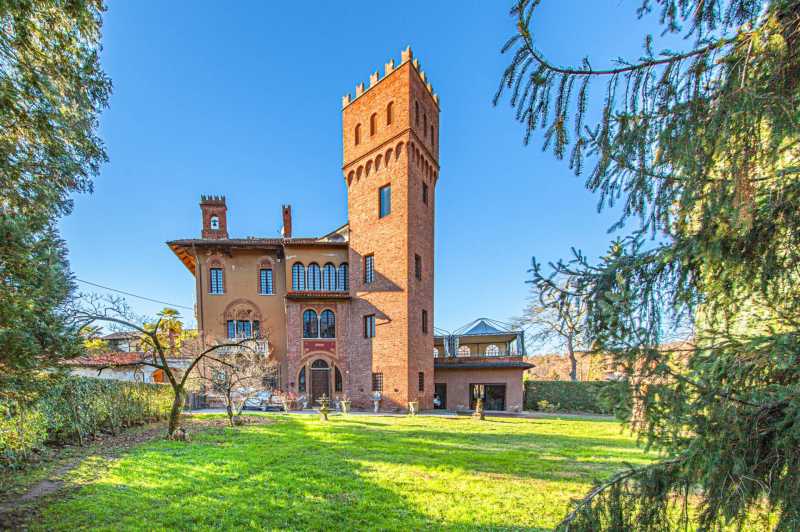 고급 성 매물, 보고마네로