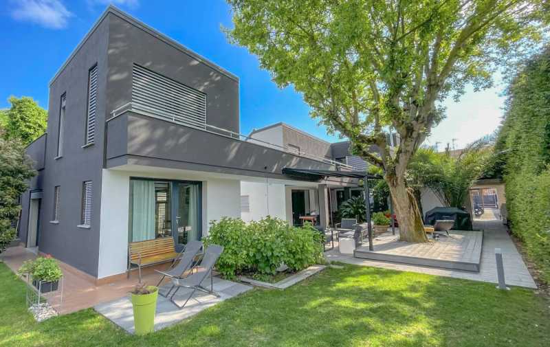 페라라: 수영장이 있는 집